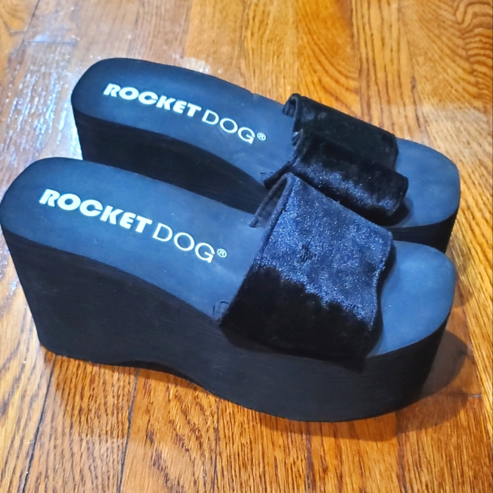 Rocket Dog 90's platform flip flop